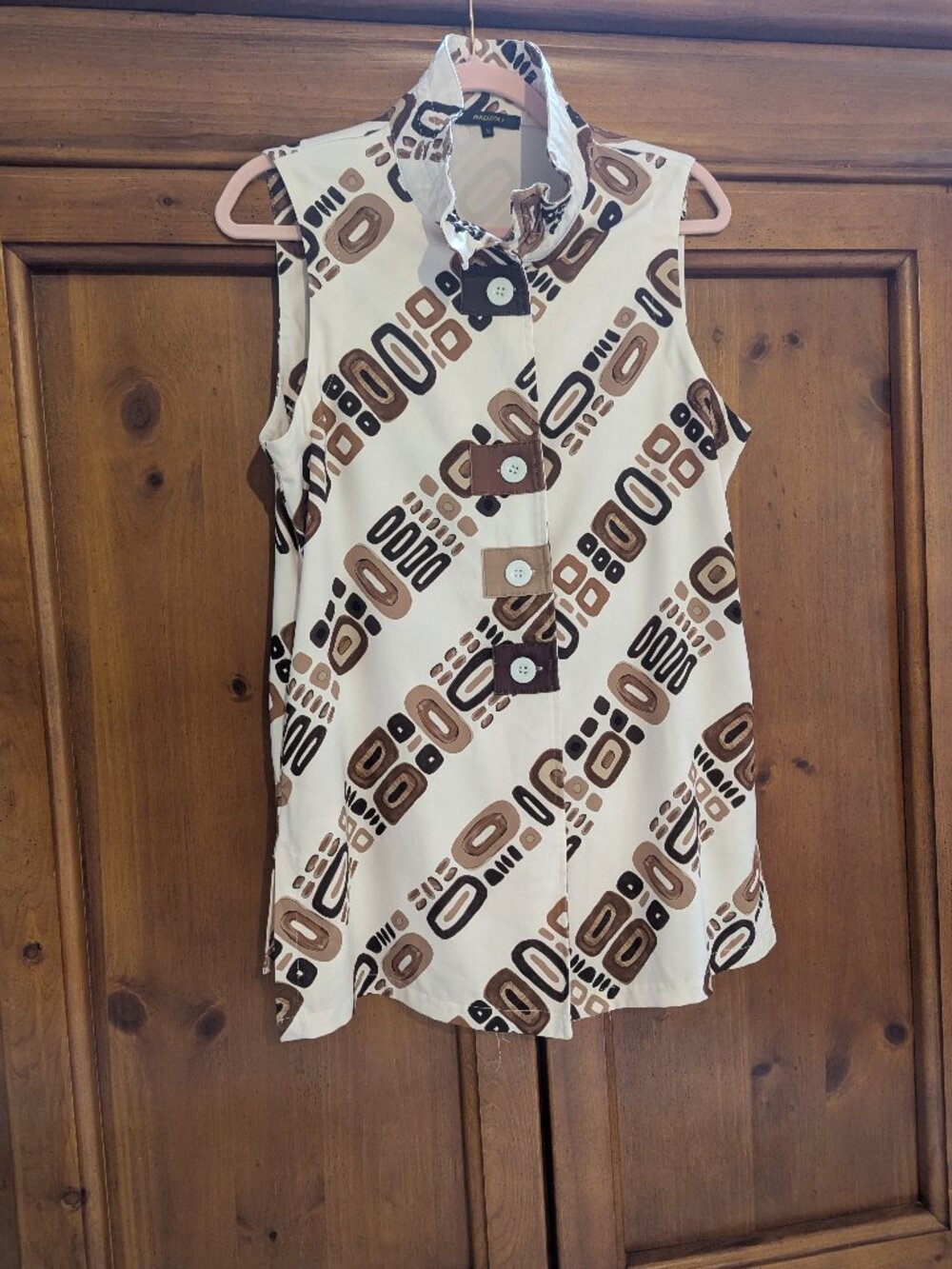 Women's sleeveless tunic with pockets